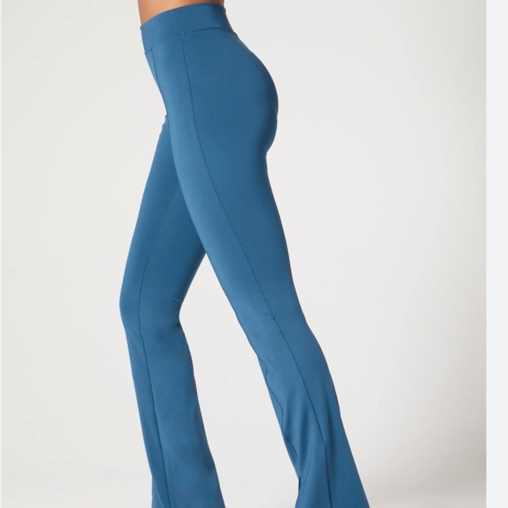 NWT Wear It To Heart |Teresa Slit Flare Leggings| XL| Workout training yoga